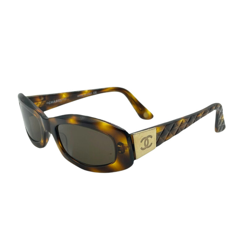 Vintage Chanel Chunky Sunglasses in Tortoiseshell and Gold | NITRYL