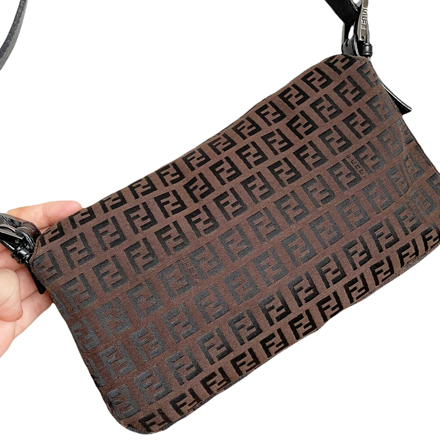 Baguette hot sale fendi nera