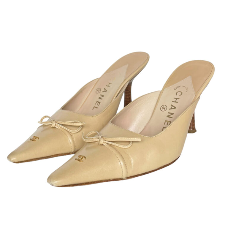 Vintage Chanel Logo Bow Mule Heels in Beige / Gold UK 4 | NITRYL