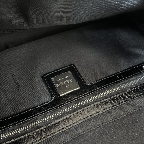 Fendi Beaded Flower Shoulder Baguette Bag with Calfskin Detailing - Image 5