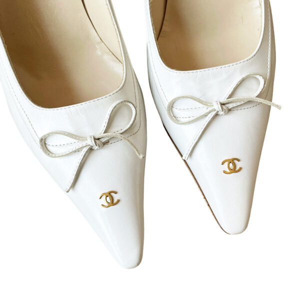 Chanel Bow Logo Heels in White / Gold UK 3.5 - Image 2