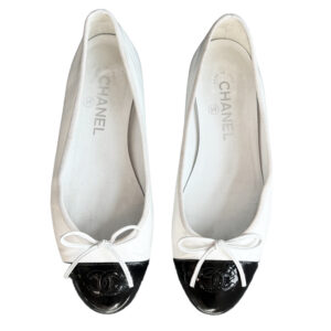 Vintage Chanel Bow Logo Ballet Flats in Patent White / Black Uk 5 | NITRYL