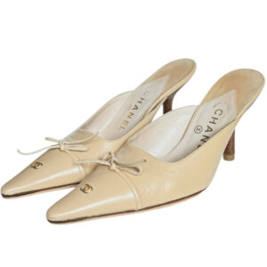 Vintage Chanel Bow Logo Mule Heels in Beige / Gold UK 3 | NITRYL