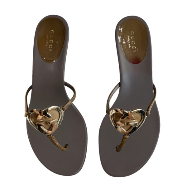 Vintage Gucci GG Heart Logo Thong Kitten Heels in Taupe / Gold UK 3 | NITRYL