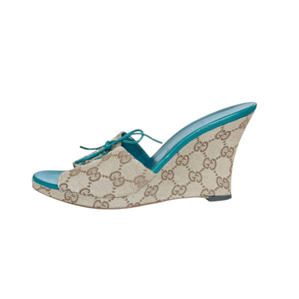 Gucci Monogram Bow Wedge Heels in Beige / Blue UK 4 - Image 2