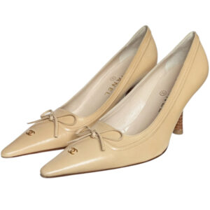 Vintage Chanel Bow Logo Court Heels in Beige / Gold UK 3.5 | NITRYL