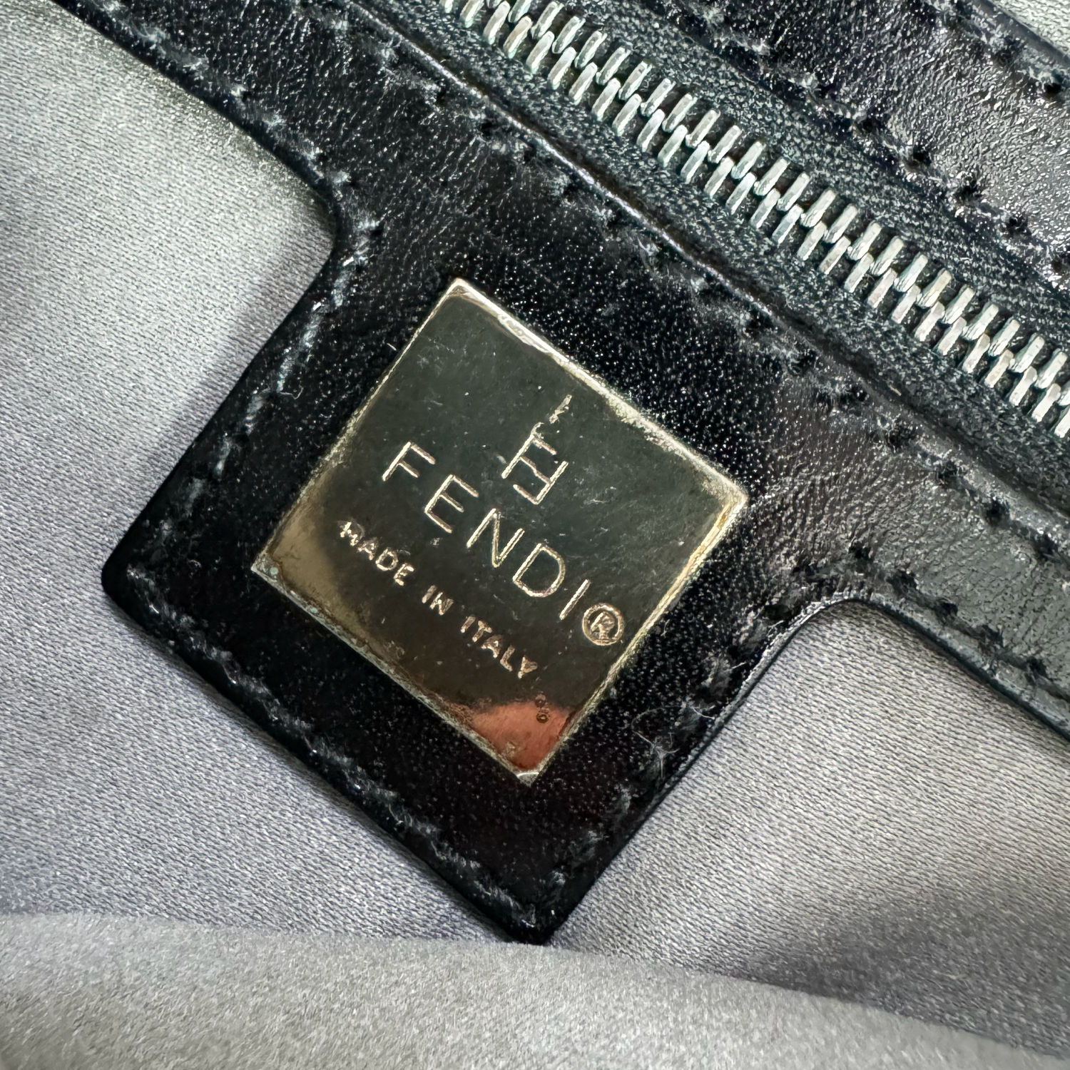 Fendi Knit Wool Shoulder Baguette Bag in Grey / Black / Silver - Image 7